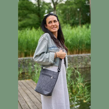 Lagos újrahasznosított filc válltáska