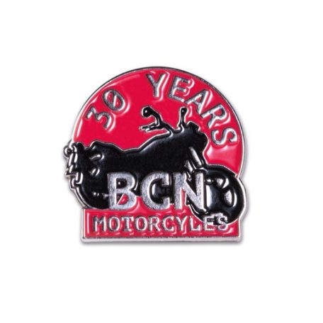 Egyedi formájú vas jelvény, lágy festett zománcozott logó kialakítással