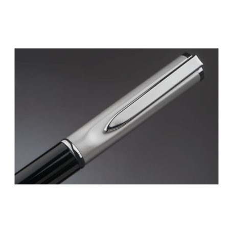 Golyóstoll ezüst felső résszel