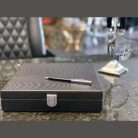 Vékony fém golyóstoll