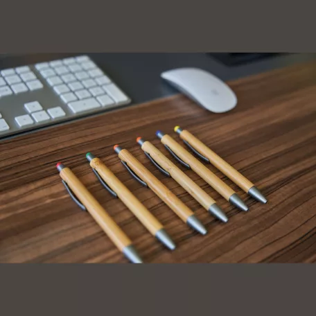 Érintőképernyőhöz bambusz golyóstoll