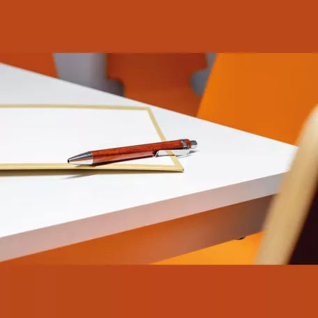 Lakkozott fa golyóstoll