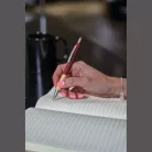 Érintőképernyőhöz bambusz markolatú fém golyóstoll