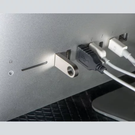 Fém pendrive 8GB, készletről