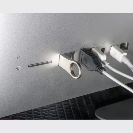 Fém pendrive 8 GB, készletről