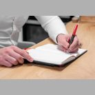 A5 jegyzetfüzet színes kiegészítőkkel és golyóstol