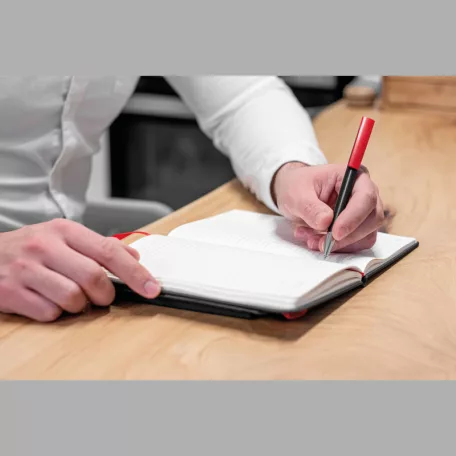 A5 jegyzetfüzet színes kiegészítőkkel és golyóstol