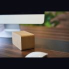 Vezeték nélküli töltő asztali órával