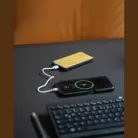Vezetéknélküli töltő és powerbank, 8000 mAh