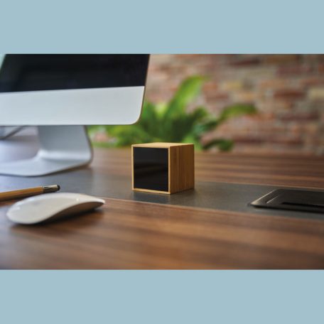 Fa asztali óra kék LED kijelzővel