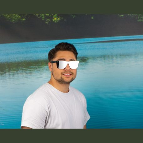 Tükörlencsés napszemüveg