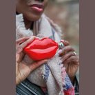 Ajak formájú flaska