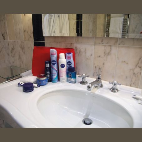 Nagy méretű kozmetikai táska