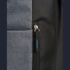 Hátizsák színes kiegészítőkkel