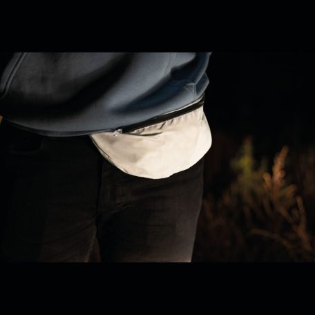 Övtáska fényvisszaverős anyagból