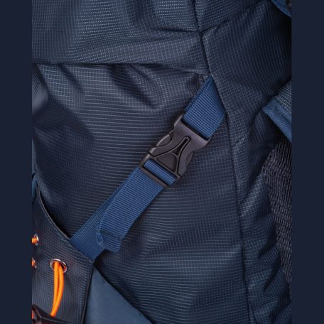 Hátizsák túrázáshoz övcsattal