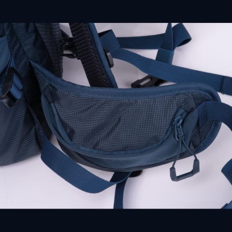 Hátizsák túrázáshoz övcsattal