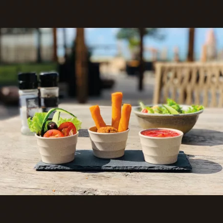 Kis tálkák pala tálcával