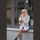 Üveg pohár szívószállal és bambusz fedéllel