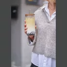 Üveg pohár szívószállal és bambusz fedéllel