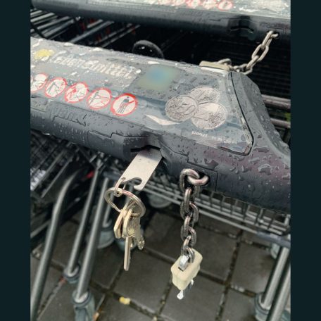 Kulcstartó bevásárló érmével