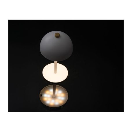 Asztali lámpa rozsdamentes acélból